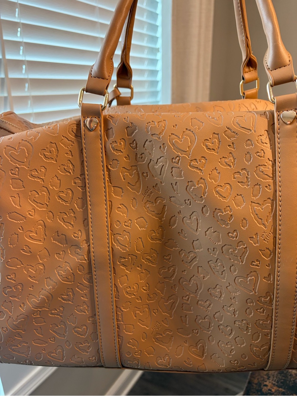 Betsey Johnson Tan Hearts Travel Weekender Duffel- like new - Picture 8 of 13